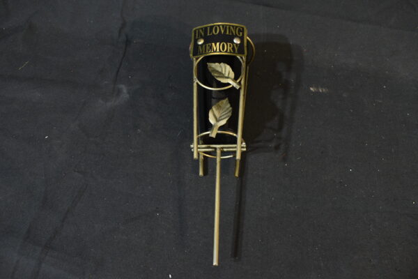 Flower holder with spike