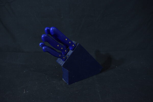 Knife block with knives