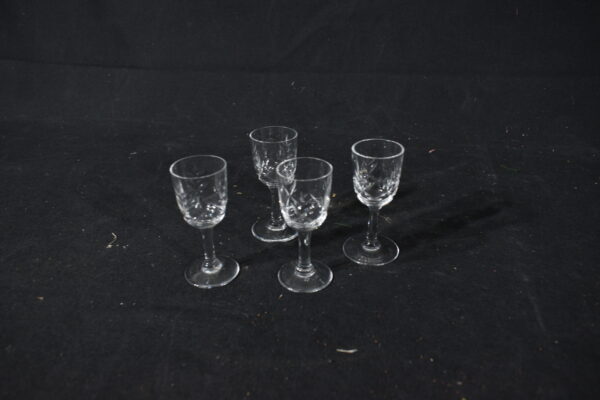 4x Tiny stemmed glasses