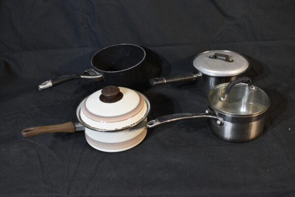 4x Saucepans