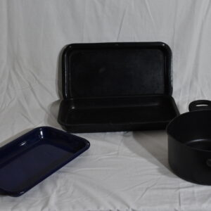 3x Roasting tins & Jam pan