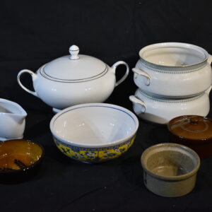 Vegetable serving dishes, kasserole dishes, Terine, Gravy boat