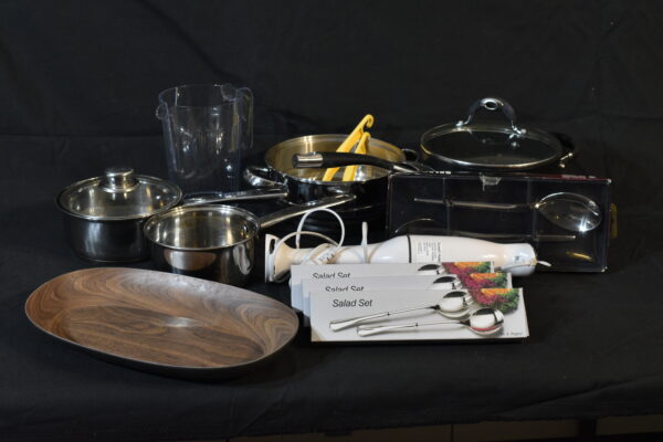 Saucepan, 2x stew pan, 2x small saucepan, jug, 3x salad server set, large salad server set, multiblender, 2x kitchen brush