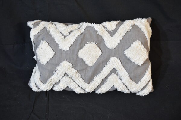 Grey/white zigzag pillow
