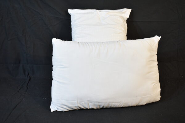 2x White pillow