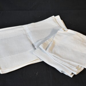 8x White with glitter place mat, 7 Napkins