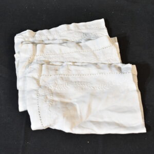 White patterned napkin x4
