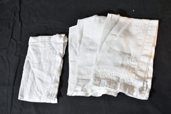 White cloth, purple trim x6