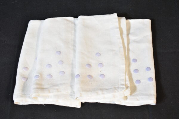 Napkin with purple spot x4