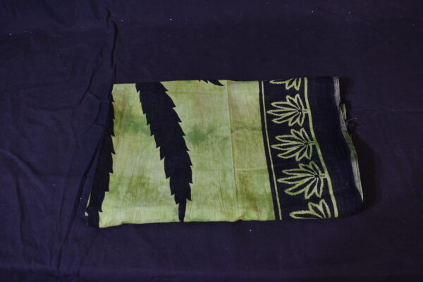 Green leaf throw
