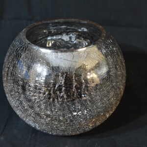 Glass bowl with cracked effect