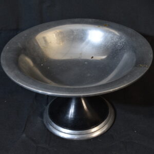 Shallow bowl with stem