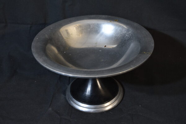 Shallow bowl with stem