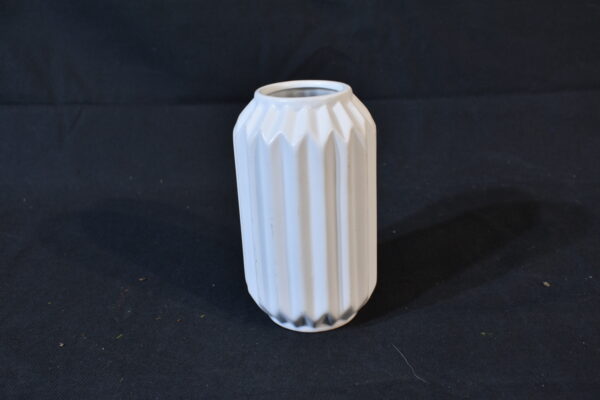 White ribbed pot