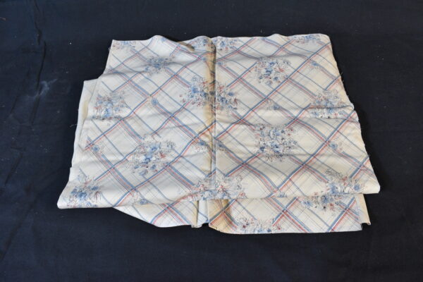 Fabric - Yellow fabric with criss-cross pattern