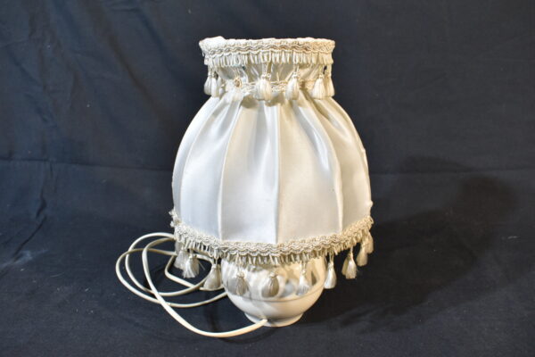 Lamp with tassels