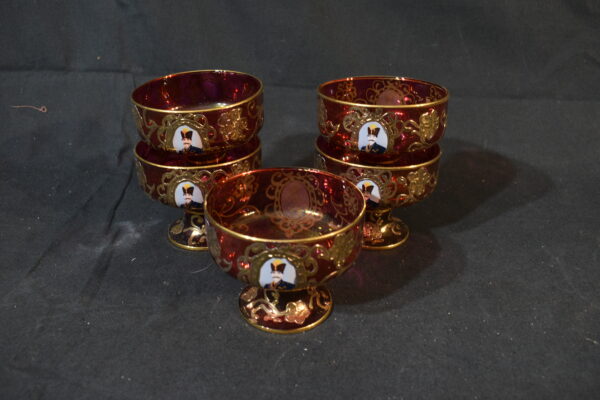 5x Ornate dishes