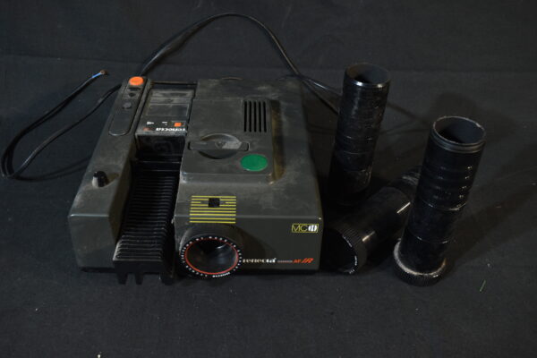 Slide projector