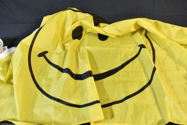 Yellow smiley flag