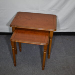 Set of 2 side tables