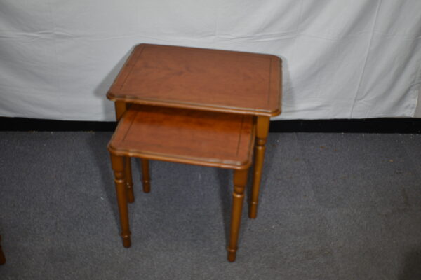Set of 2 side tables