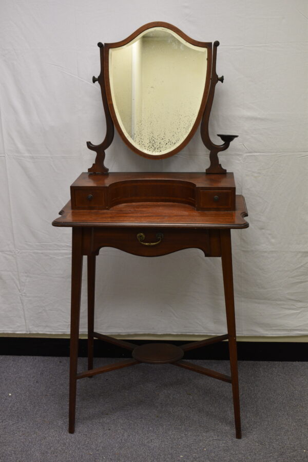 Freestanding jewelry unit with mirror