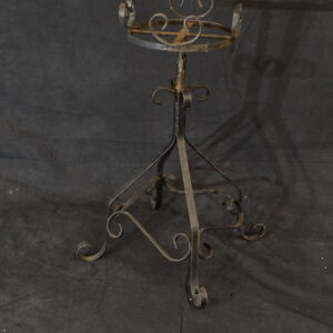 Black metal plant pot stand