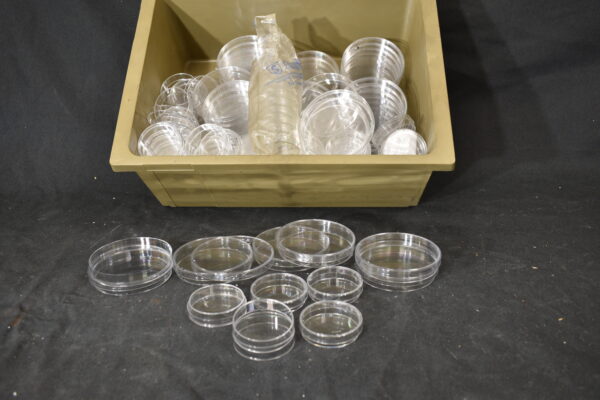 Petri dishes